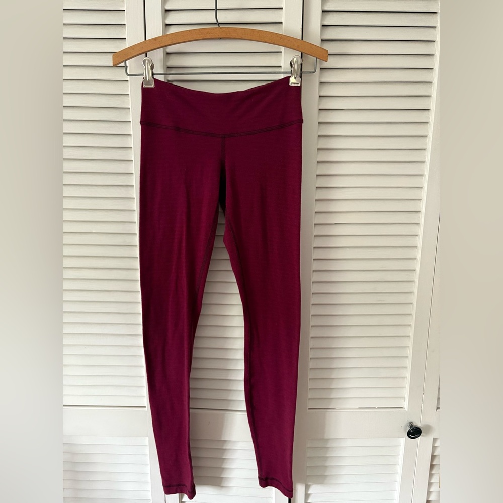 Lululemon-  Size 4 women’s workout tights
Soft cozy material in good condition